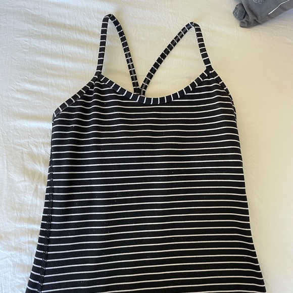 lululemon size 4 power y tank - Picture 2 of 2
